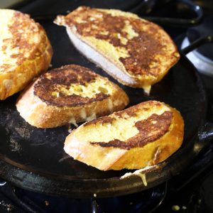 Toasted golden torrejas