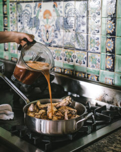 Pour the puree into the cooking pan