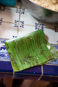 Folding the tamal