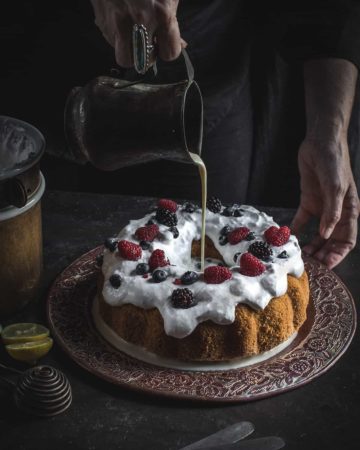 cake ring with pouring milk