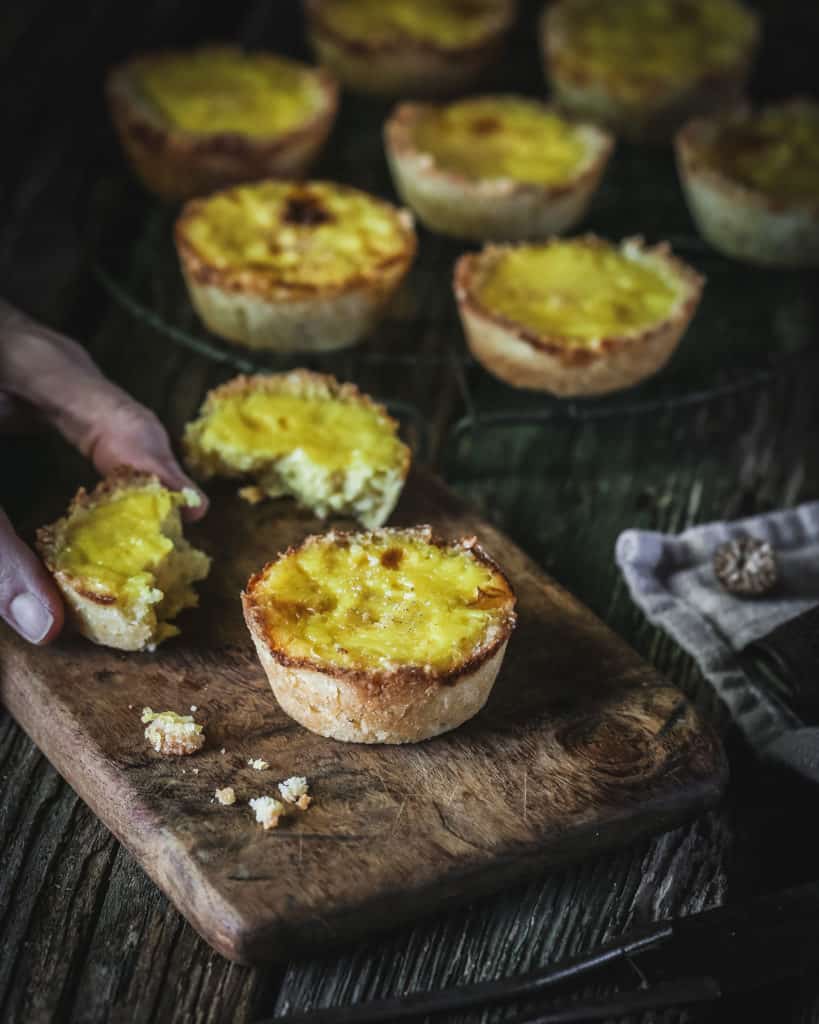 pastel de nata on wooden board