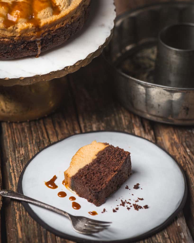 a plate of chocoflan cake