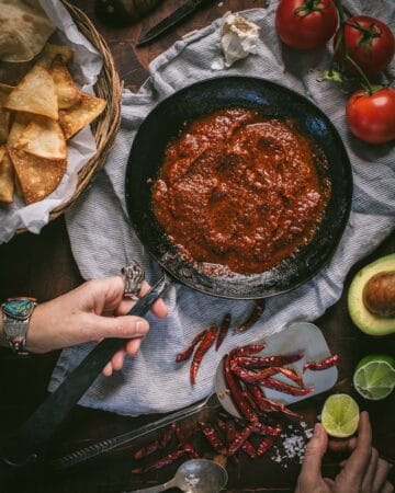 How to roast chiles in a pan with tortilla chips and chiles